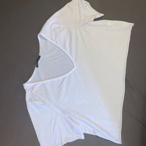 V-neck cropped t-shirt